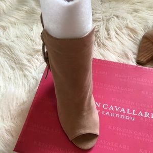 JESSICA SIMPSON BOOTIE SIZE 6